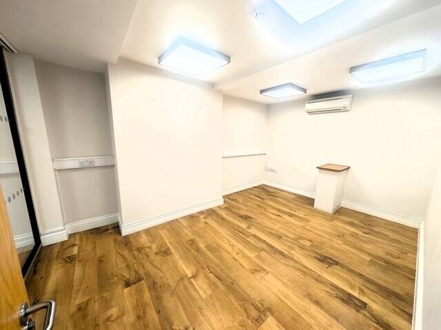 E-CLASS SHOP TO LET approx. 1,550 SQ. FT. PRICE: £18,500 PER ANNUM – LEASEHOLD LOCATION – COLCHESTER Photo 5