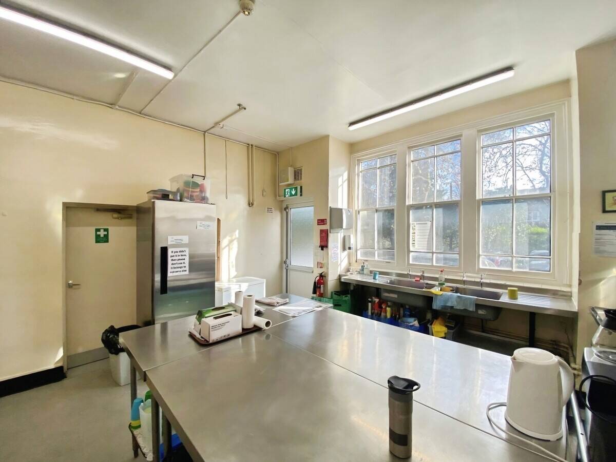 Second-floor offices with parking and shared facilities in Earley, Reading for lease Photo 5