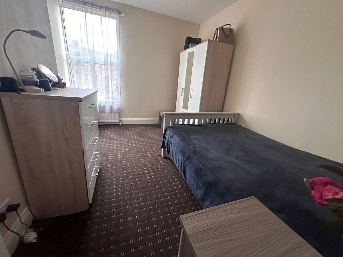 Block of 4 self-contained flats for sale in Gloucester city centre with redevelopment potential Photo 5