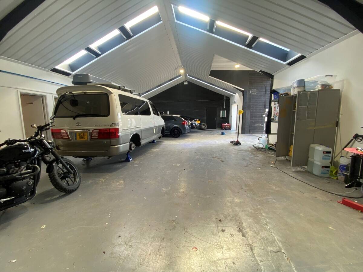 Refurbished Industrial Unit 3,600 Sq. Ft. in Benfleet Essex with Ample Parking Available Photo 5