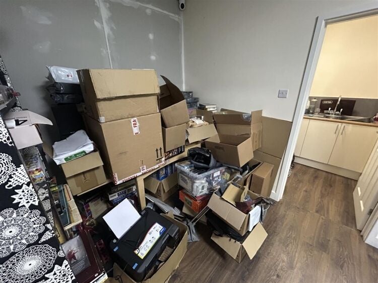 A ground floor e class property of approximately 700 sq ft situated on cottle road in stockwood. the property benefits from roller shutters, suspended Photo 5