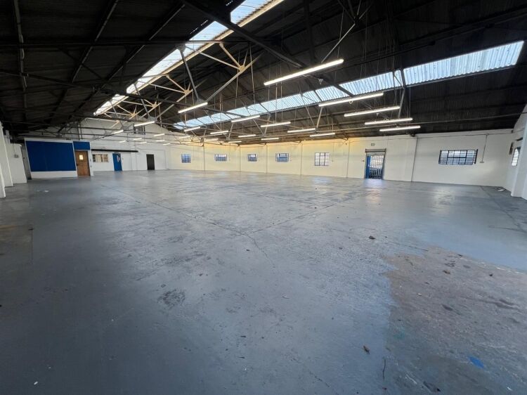 Industrial Unit for Sale in Bristol with Open-Plan Space and Off-Street Parking Photo 5