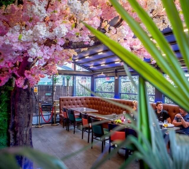 Well-presented restaurant for sale in Bristol with indoor and outdoor seating options available Photo 5