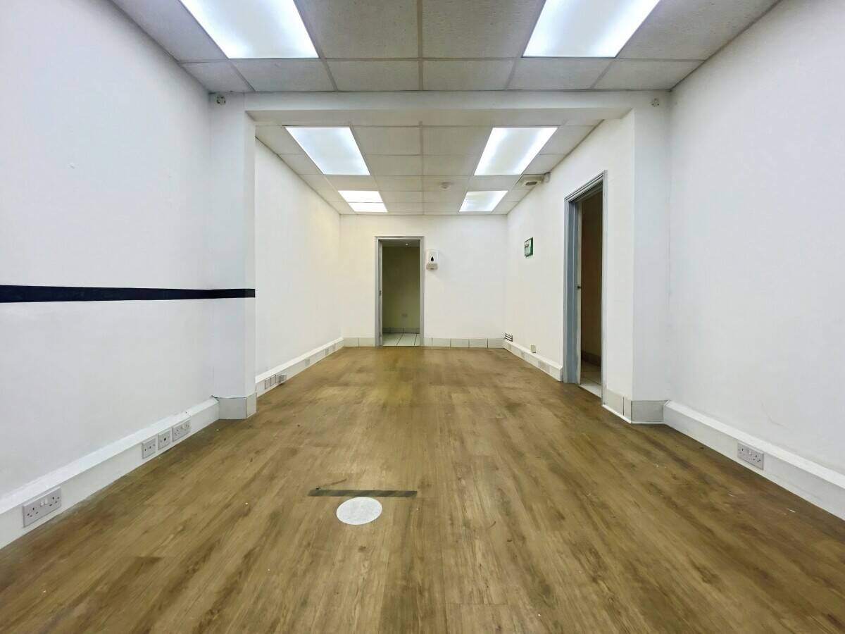 Commercial Retail Premises To Let - Caversham, Reading - Vacant and Available Immediately Photo 5