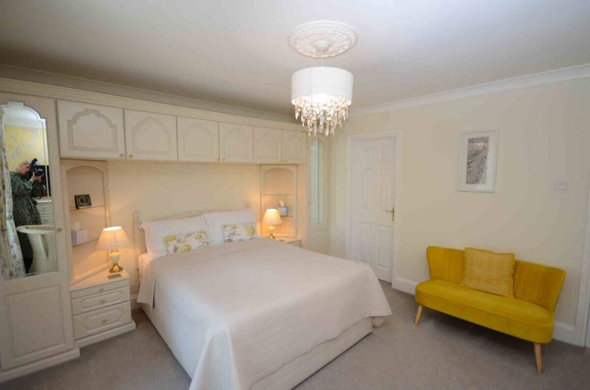 Guest House for Sale in Prime Torquay Devon with 5 Letting Rooms and Owner's Annex Photo 5