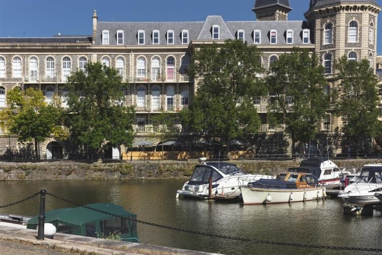 Ground Floor Commercial Unit for Sale in Bristol with Terrace Near Harbourside and Queen Square Photo 5