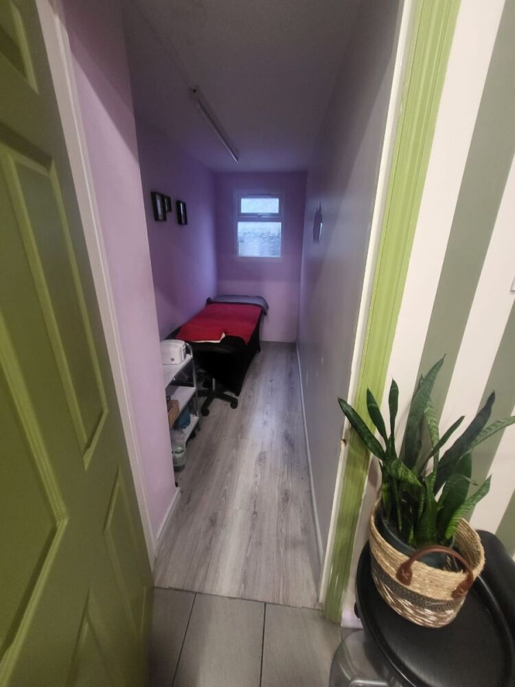 Hair Salon for Sale in North London with Local Clientele and Growth Potential Photo 5