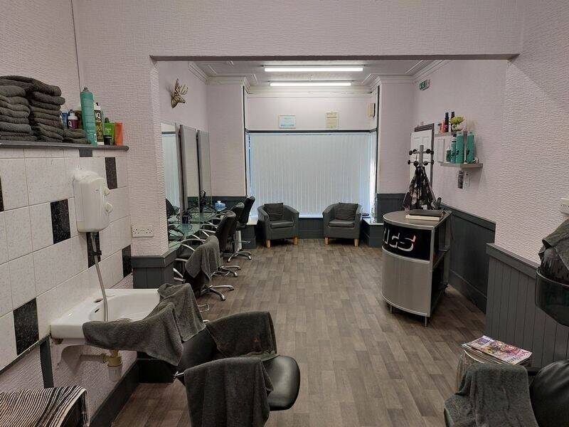 Retail Unit for Sale in York North Yorkshire Currently Used as a Hair Salon Photo 5