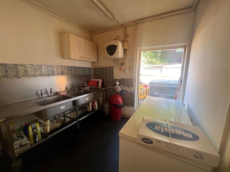 Fully fitted takeaway in Brentry Bristol with commercial extraction and gas hob available for sale Photo 5