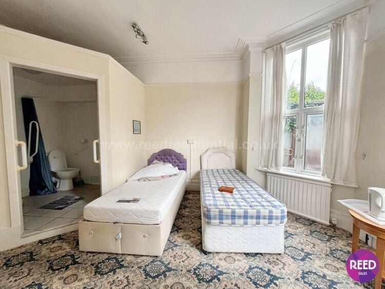 17-Bedroom Grosvenor Hotel Property for Sale in Rochford Essex with Conversion Plans Photo 5