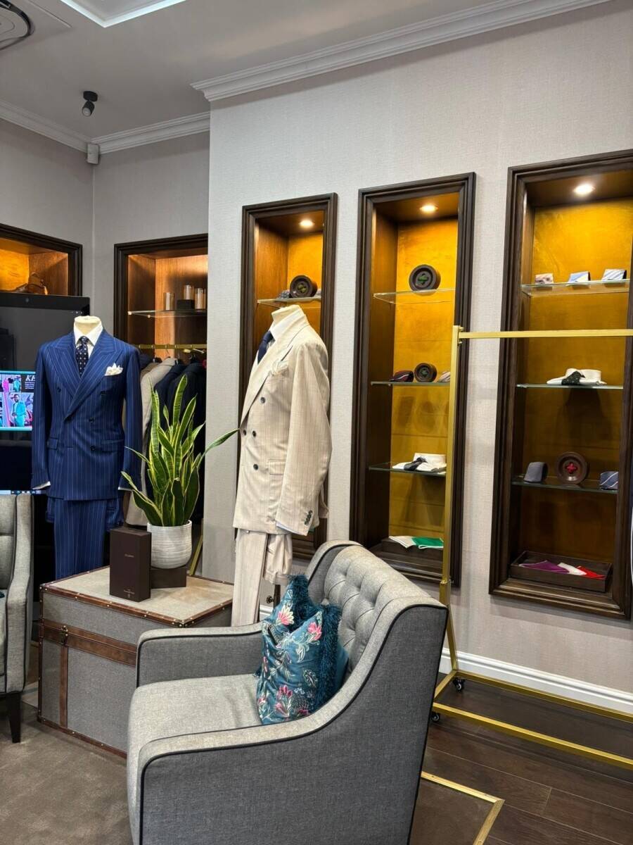 Men's Tailoring Shop for Sale in the City of London Near Bond Street Photo 5