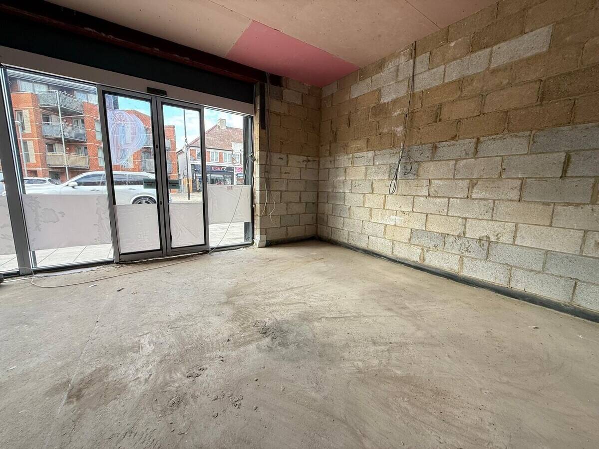 TO LET – Two Class E Retail / Commercial Units (Shell & Core) in TW14 Photo 5