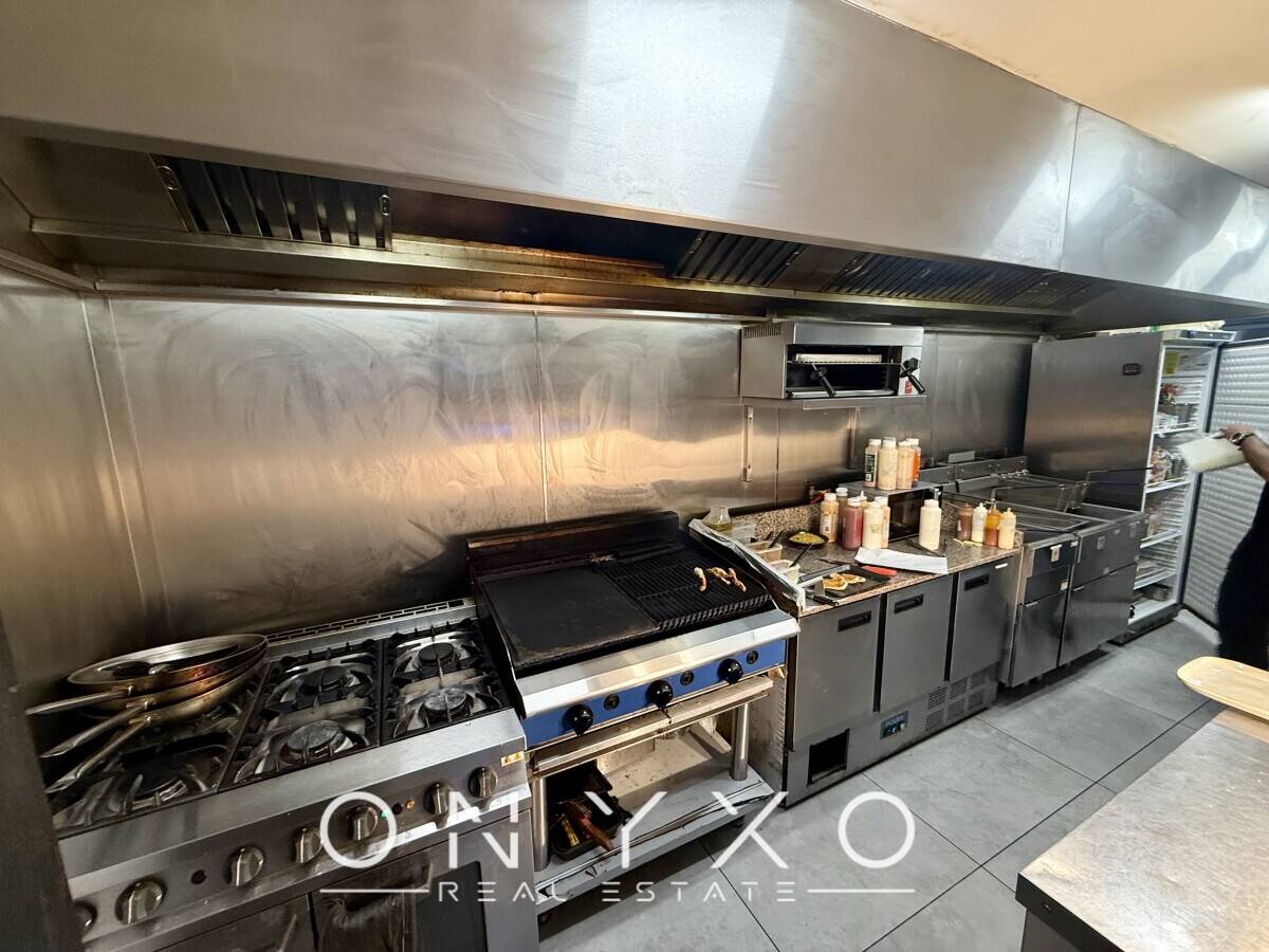 Fully Fitted Restaurant & Shisha Lounge with Late Night License TOLET In Bedfordshire Photo 5