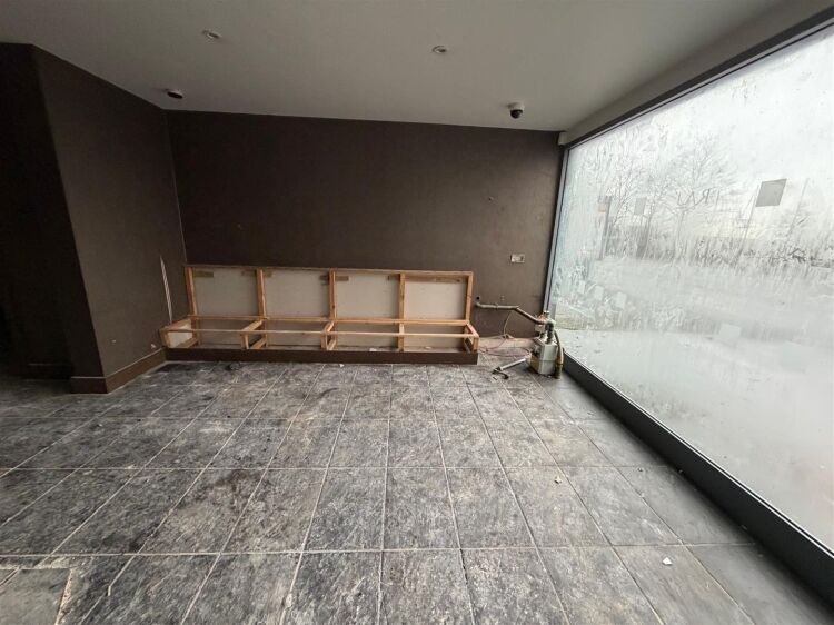 Mid-terrace former restaurant on Filton Road, Bristol, offering 800 ft² of potential space. Photo 5