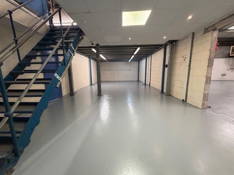 Light industrial unit for sale in Bristol with off-street parking and flexible layout Photo 5