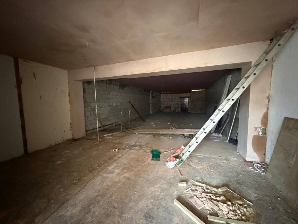 Two Retail Units For Sale in Ashford Surrey with Flexible Spaces Available Photo 5