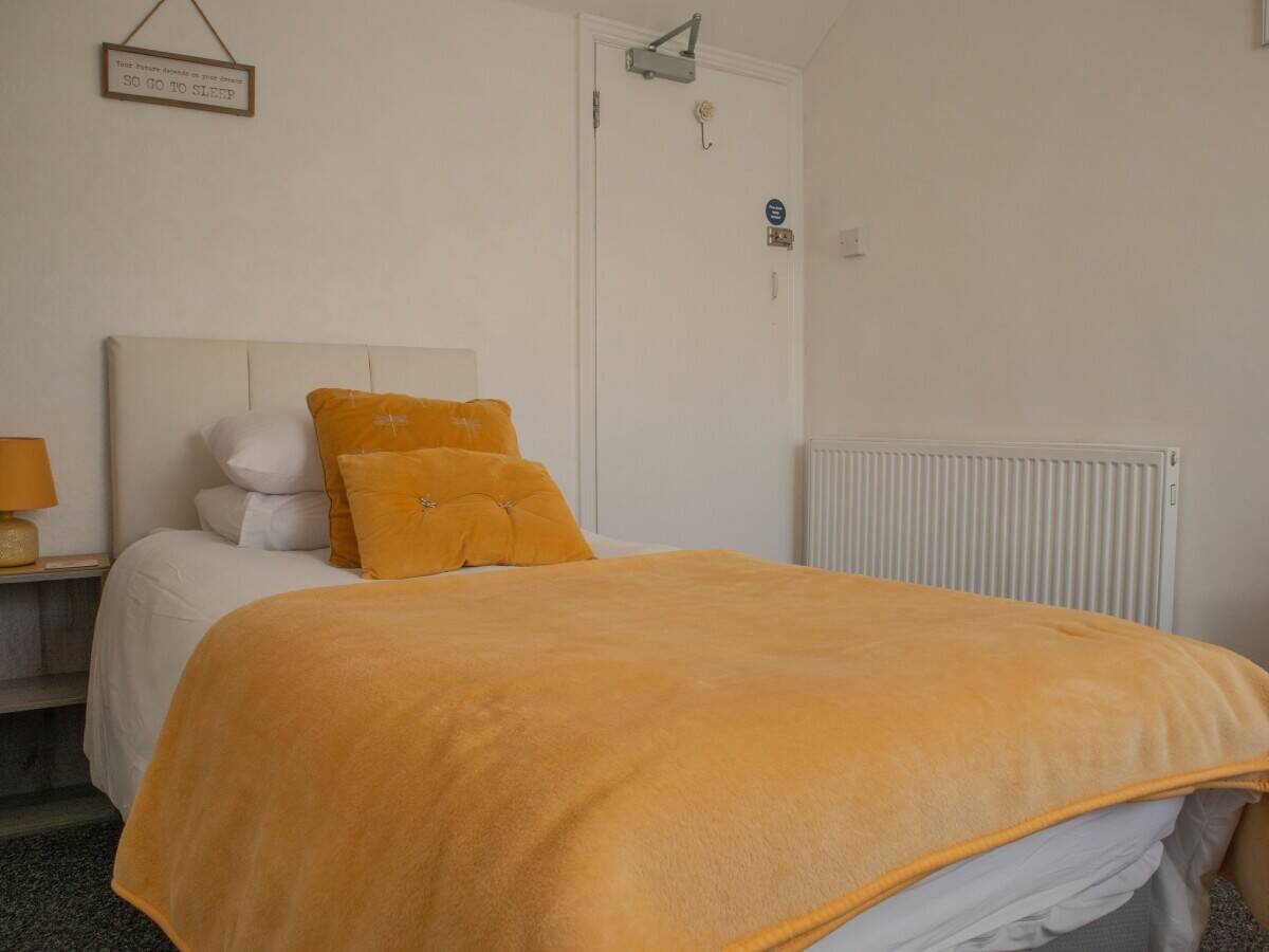Refurbished Freehouse with Letting Rooms in Holsworthy Devon Market Square Photo 5