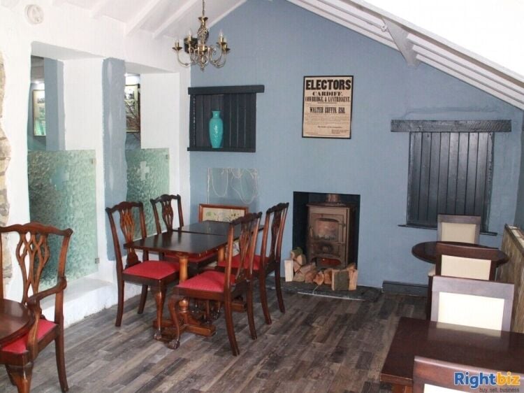 Recently Refurbished Village Free House in Vale of Glamorgan with Car Park Photo 5