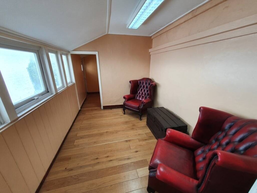 Freehold retail premises with two-bedroom flat for sale in Dover, Kent Photo 5