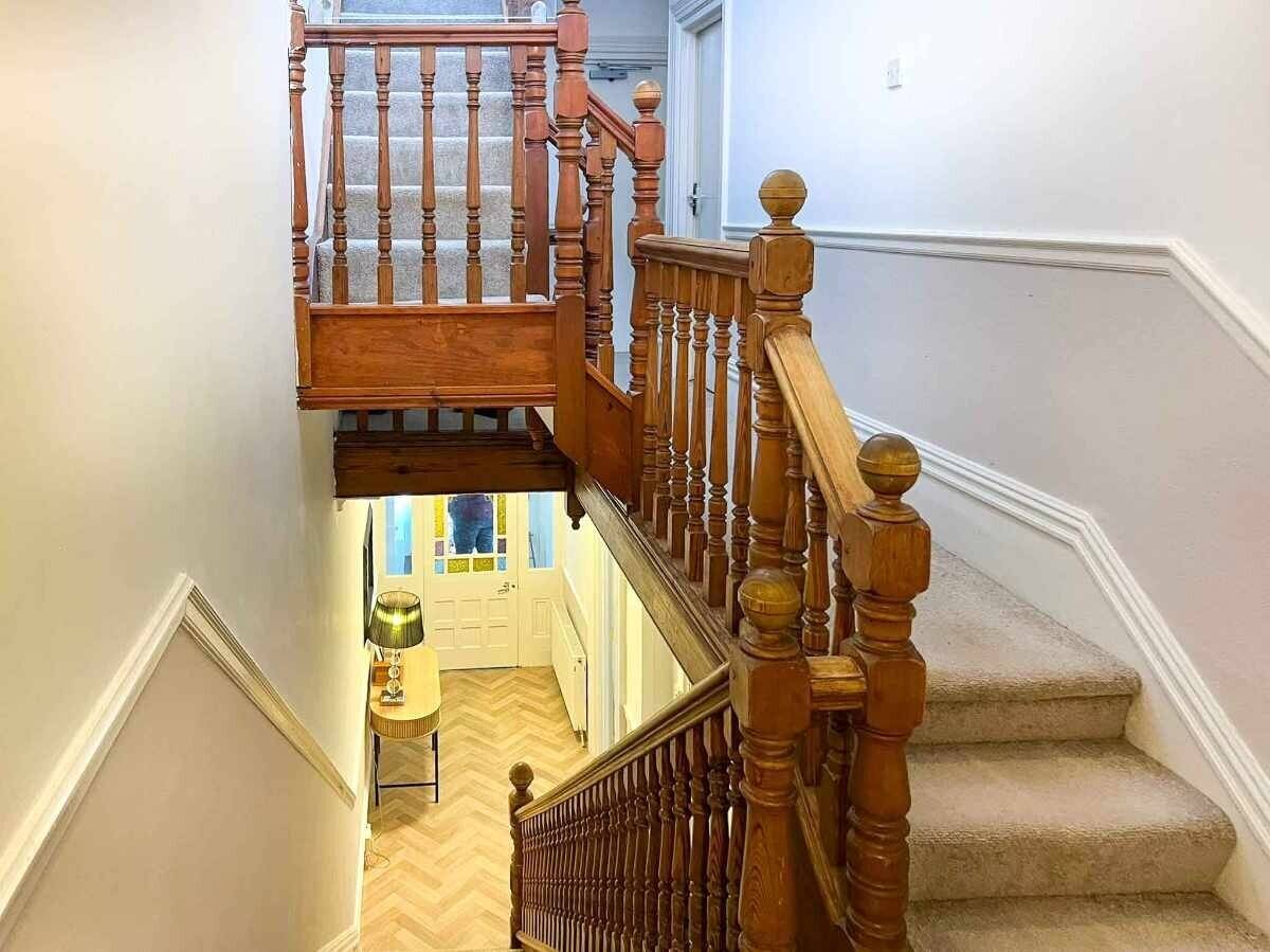 Large 8-Bedroom HMO or Supported Living Home in Torquay Devon with Spacious Garden and Reception Roo Photo 5