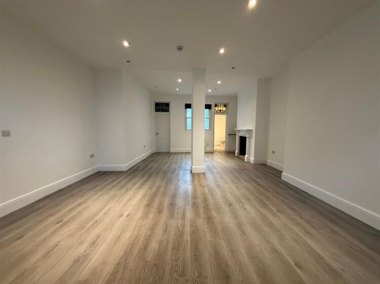 Modern Ground Floor Office Space for Sale in Bristol Opposite Co-Operative Supermarket Photo 5