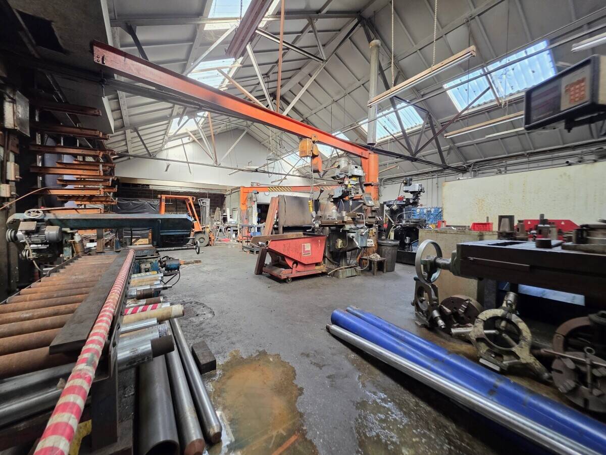 Industrial Unit for Sale in Rochford Essex with 4,680 sq ft and excellent transport links Photo 5