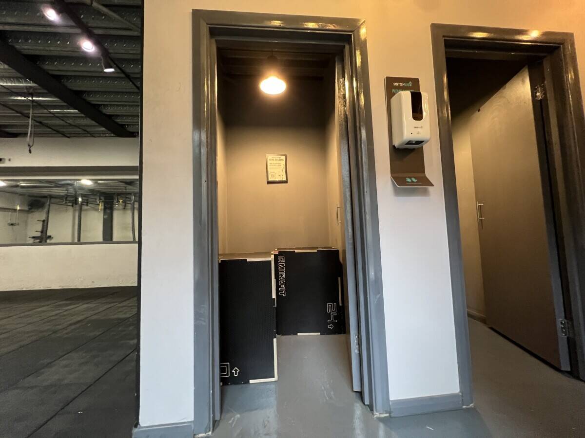 Former Gym / Fitness Studio To Let Photo 6
