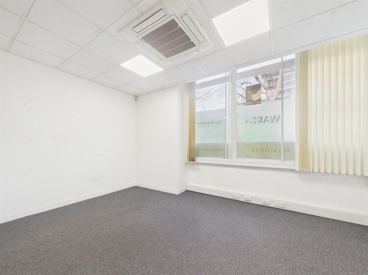 Former bank building in Bristol City Centre with ground floor office and basement storage available Photo 5
