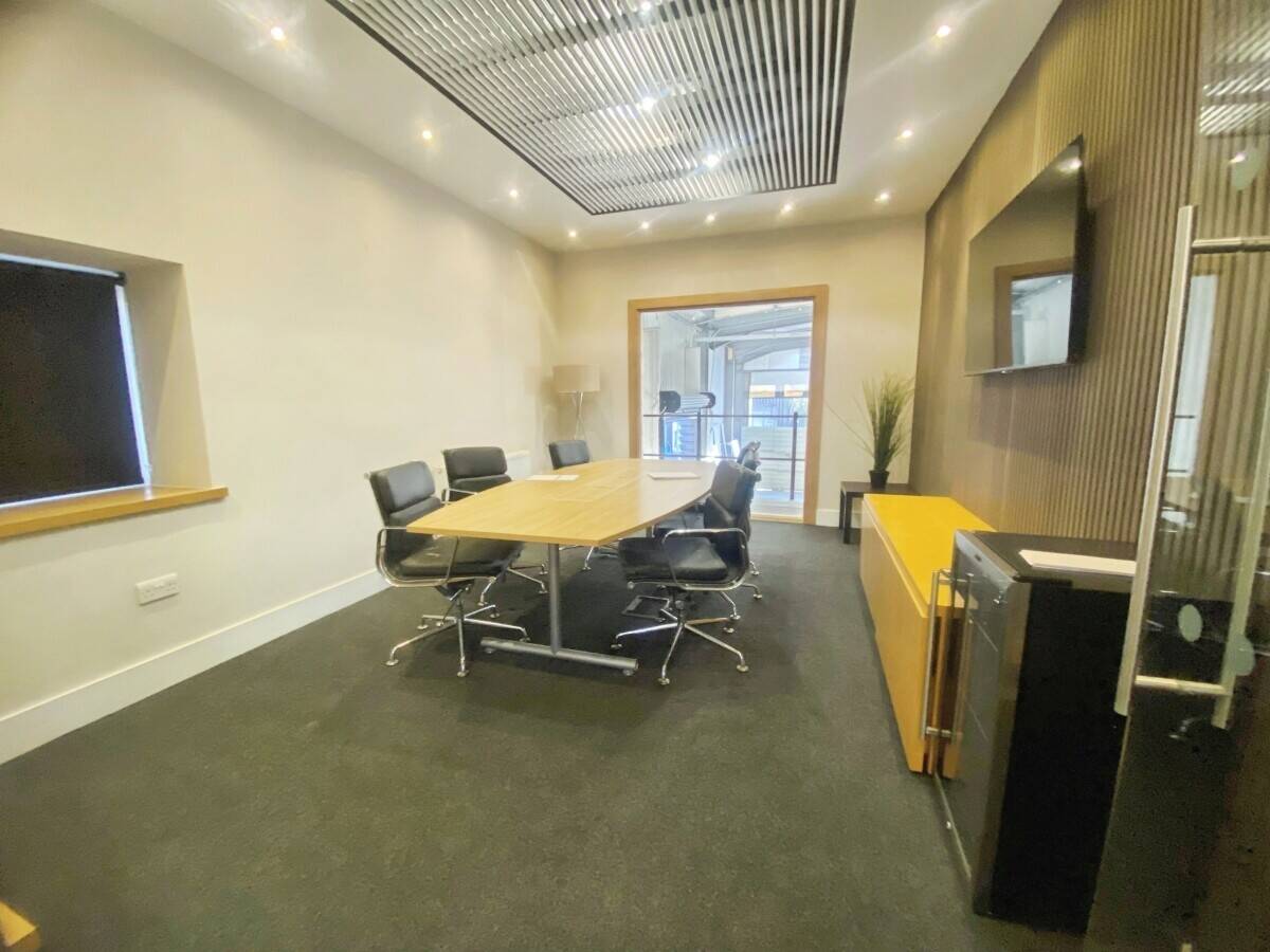 Modern Warehouse and Offices for Sale in Wickford Essex with Versatile Space Available Photo 5