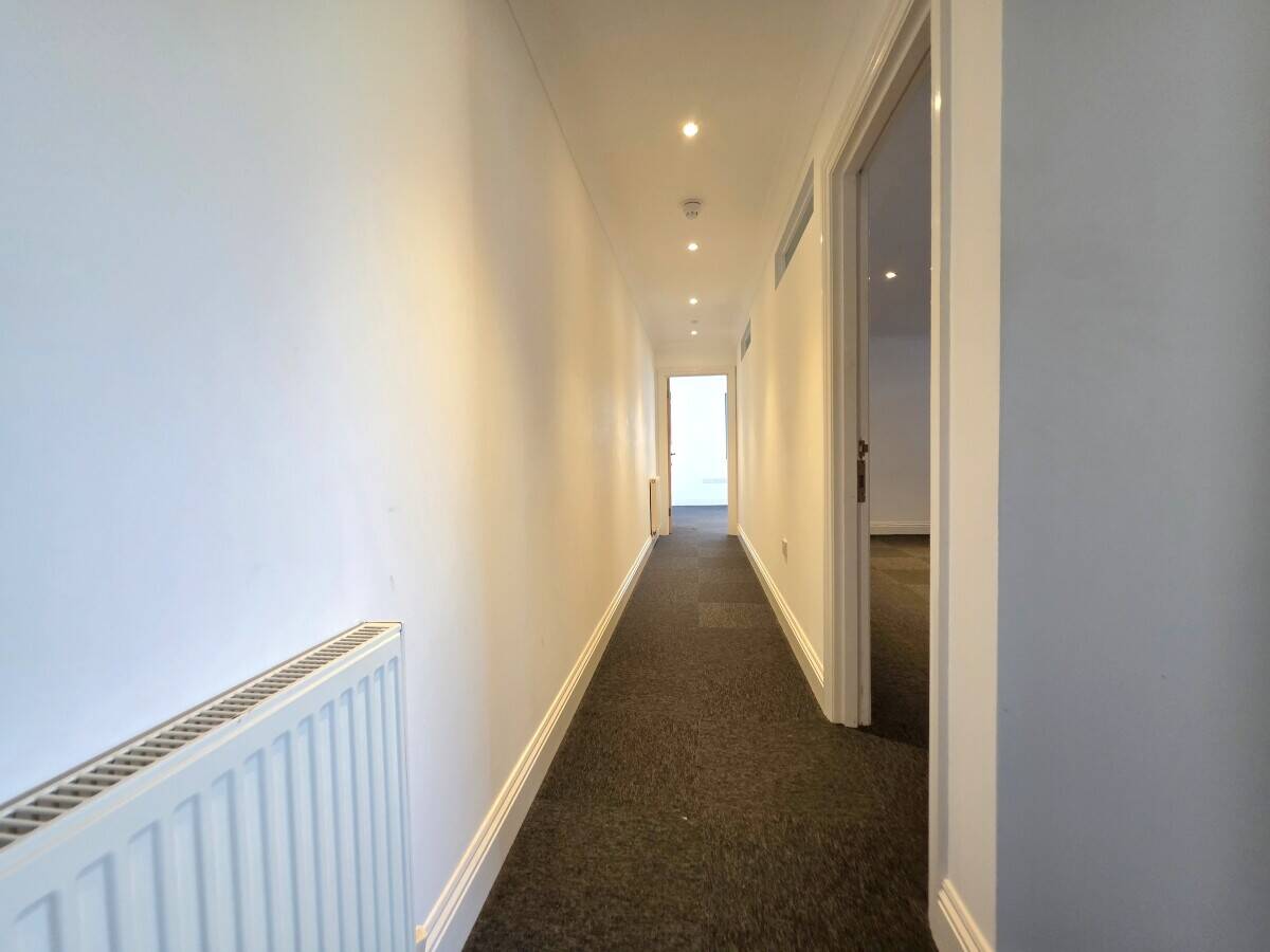 Office To Let Photo 5