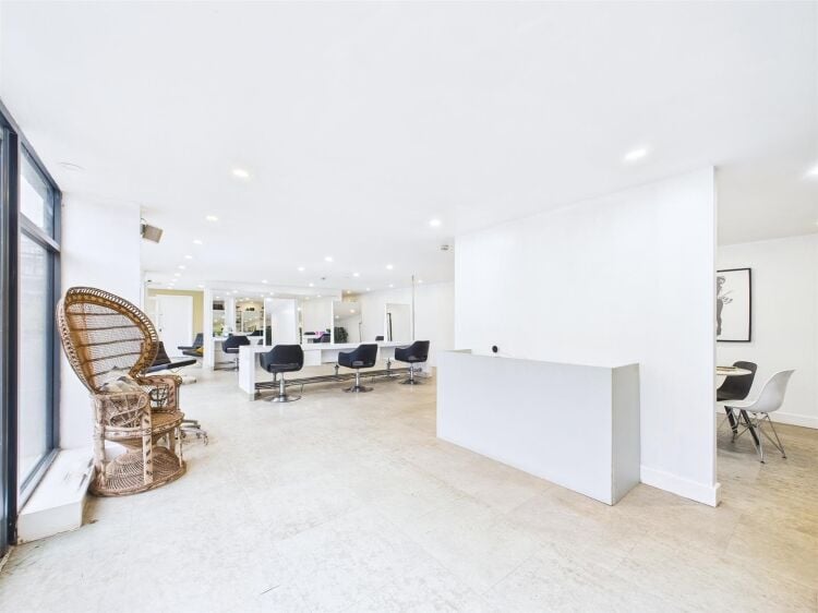 A spacious commercial unit situated in an enviable location on bristol's harbourside within easy reach of bristol city centre. Photo 5