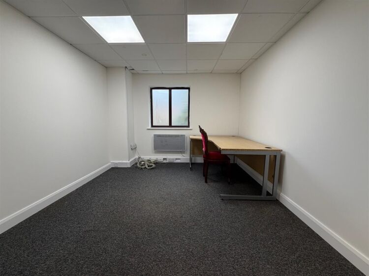 Modern office suite for sale in Bristol with 1,325 sq ft and ample parking available Photo 5