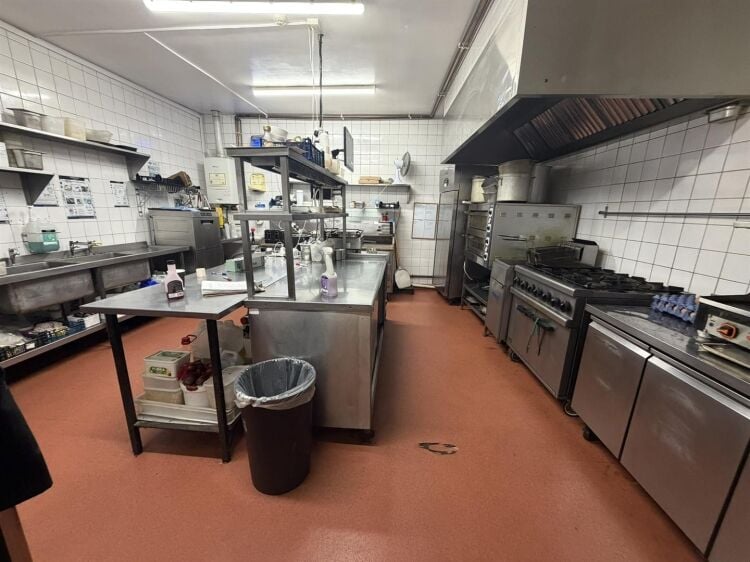 Fully fitted 2,300 sq ft restaurant lease available in Bristol with commercial kitchen and seating. Photo 5