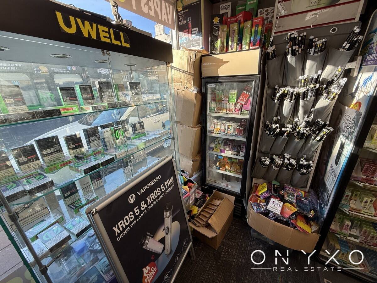 Mixed Use Investment with Commercial Unit and Apartment in Bedford Bedfordshire Photo 5