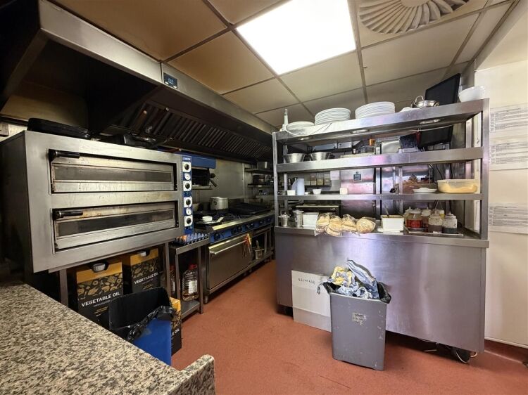 Lease available for fully fitted restaurant premises in Bristol, 1,458 sq ft on Sandy Park Road Photo 5