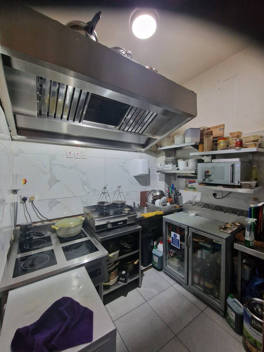 Café Restaurant with Shisha Terrace and Alcohol License in Prime Kilburn Location Photo 5