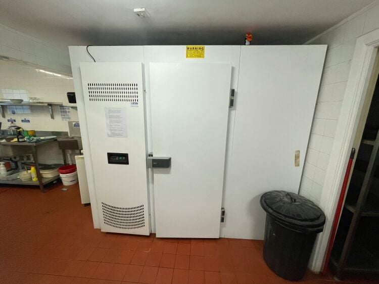 Takeaway Property for Sale in Bournemouth with Spacious Kitchen and Waiting Area Photo 5