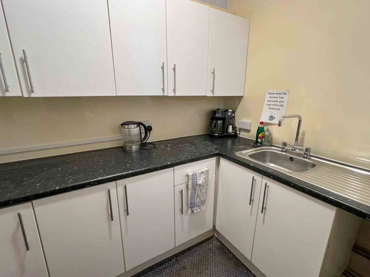 Superb Large Office/Retail Premises in the Heart of Brixham Town Centre Photo 5