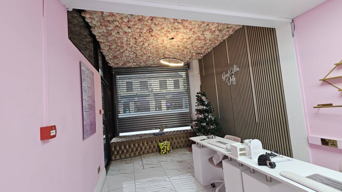 Nail Salon located on a busy High street Photo 5