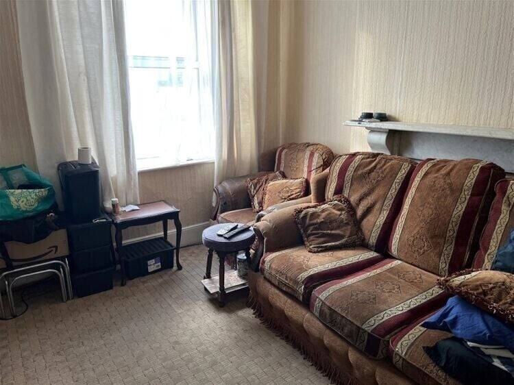 Prime Freehold Public House in Torquay Ready for Instant Exchange Photo 5