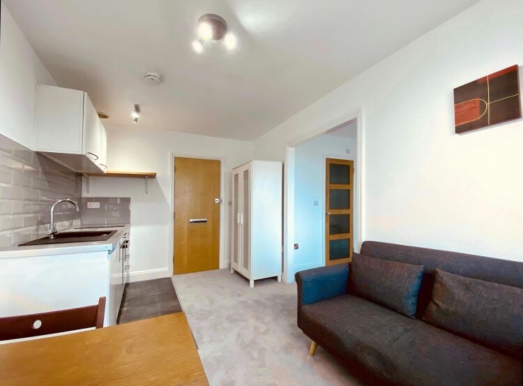 Mixed Use Rental Investment in Bournemouth Dorset with Retail Unit and Five Serviced Flats Photo 5