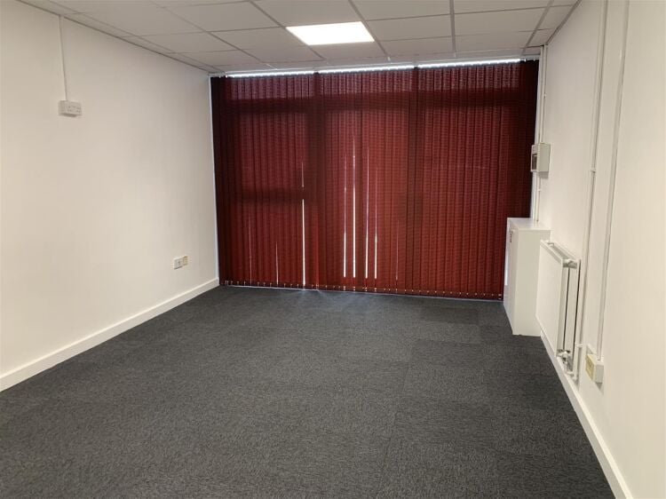 Industrial Unit for Sale in Bristol with Open Plan Office Layout and Five Parking Spaces Photo 5