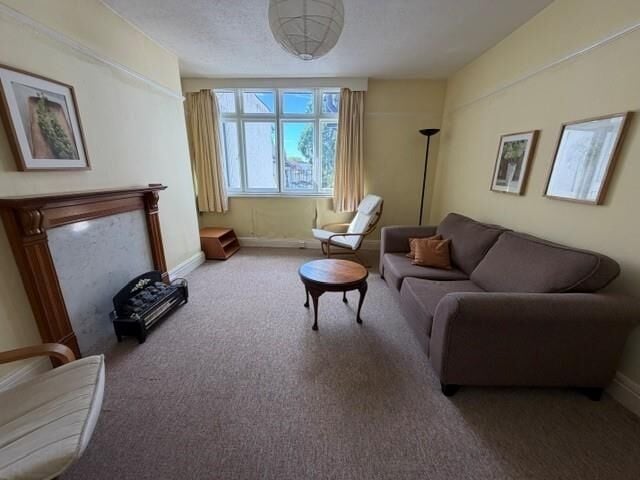 Mixed-use investment property with ground floor shop and two-bedroom flat in Bristol Photo 5