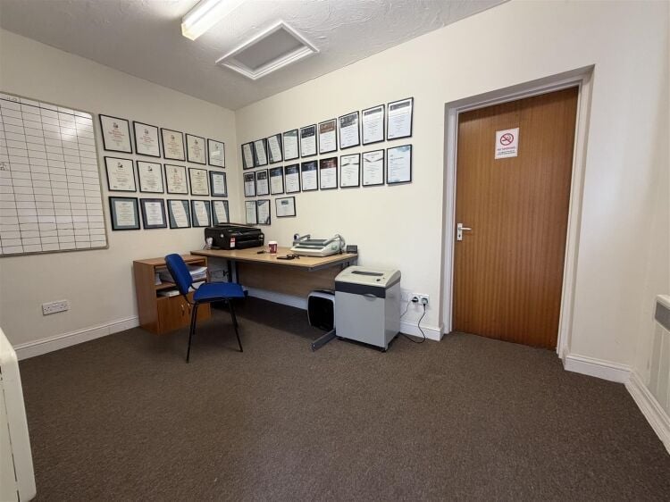 Self-Contained Office Building for Sale in Bristol with Storage Yard and Parking Photo 5