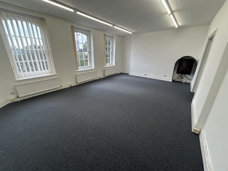 A grade ii listed second floor office situated in a central location on king square, close to bristol city centre. the office provides approximately Photo 5