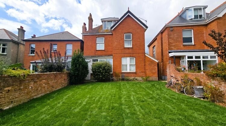 Five Apartments for Sale in Bournemouth Dorset Near Southbourne Village with Parking and Garden Photo 5