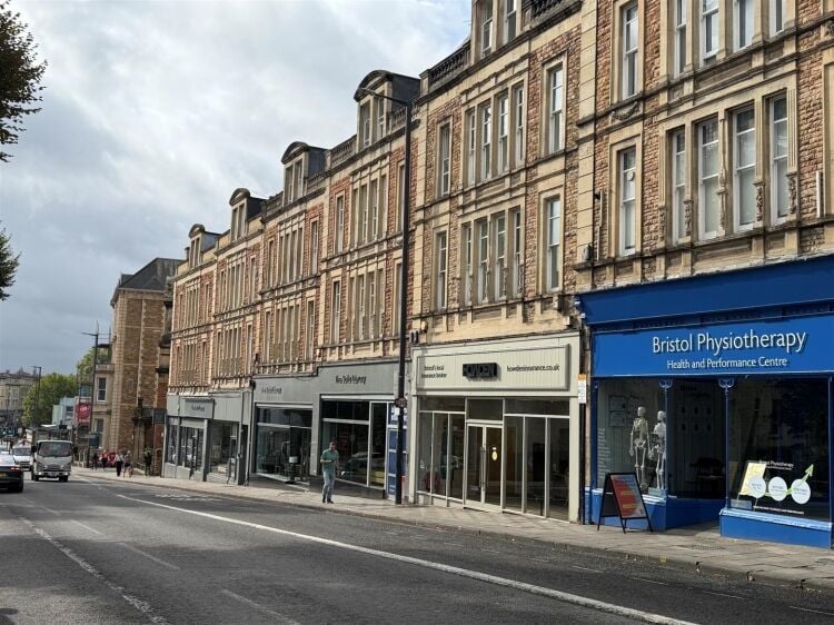 Retail/office investment opportunity in Bristol's Clifton with 1,700 ft² of leased space Photo 5