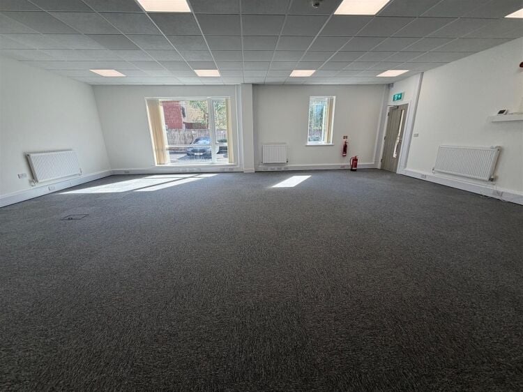 Modern Ground Floor Offices for Sale in Speedwell, Bristol with Two Parking Spaces Photo 5
