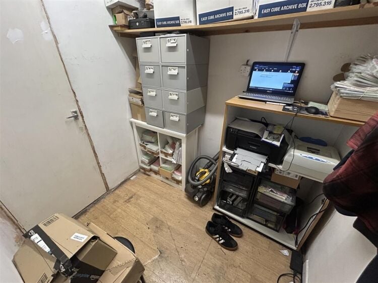 Ground floor retail unit in Bedminster, Bristol leased to an optician on a 10-year term Photo 5