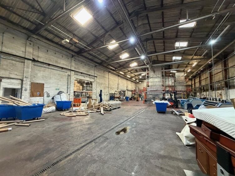 Industrial unit for sale in Bristol with offices and parking space available from November 2026 Photo 5